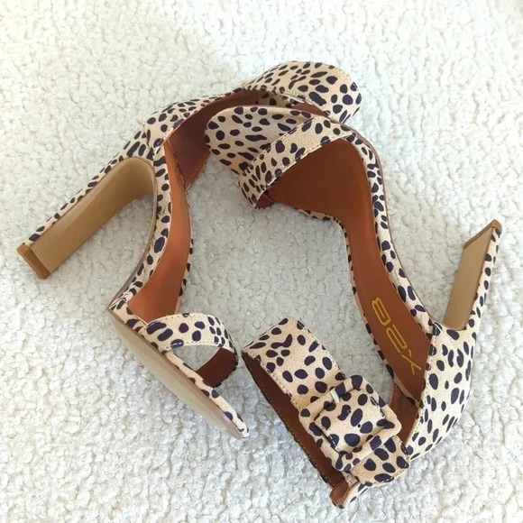X2B Cheetah Print Ankle Strap Heels - Picture 4 of 7
